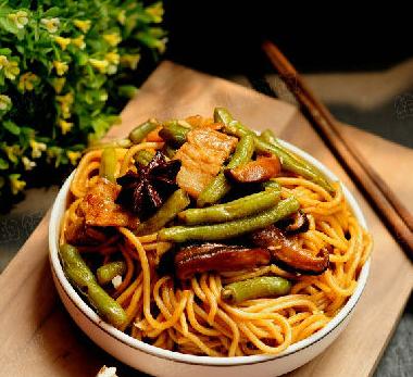 豆角焖面 